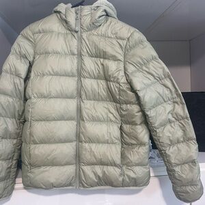 aritzia the little fuzzy puff